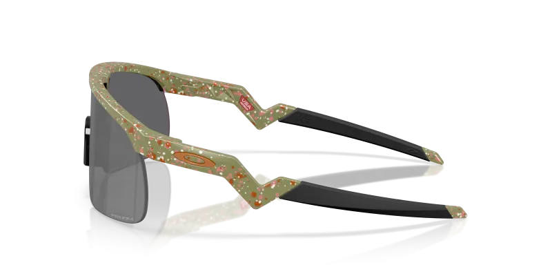 แว่นกันแดด Oakley Resistor OJ9010-32 มุมข้าง