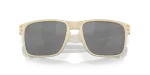 แว่นกันแดด Oakley Holbrook OO9102-Y1 Matte Sand Prizm Black Oakley Holbrook OO9102 Y1 close-up ด้านหน้า