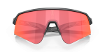 แว่นกันแดด Oakley Sutro Lite Sweep OO9465-02 Matte Carbon Oakley Sutro Lite Sweep OO9465 02 close-up ด้านหน้า