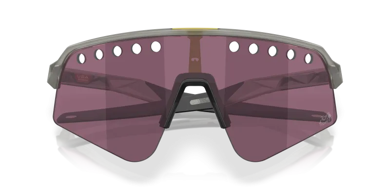 Oakley Sutro Lite Sweep OO9465-32 เทาหมึกด้าน close-up ด้านหน้า