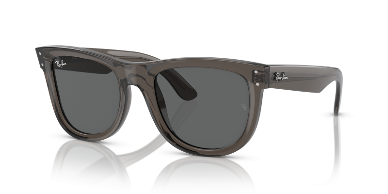 แว่นกันแดด Rayban Wayfarer Reverse RBR0502S-6707GR Transparent Dark Grey Rayban Wayfarer Reverse RBR0502S-6707GR เทาเข้มโปร่งใส แว่นกันแดดทรงสี่เหลี่ยมจัตุรัส