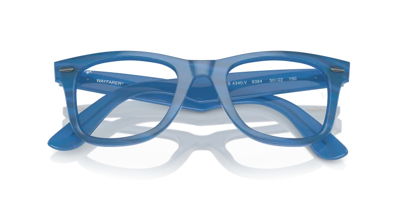 Rayban Wayfarer Ease RX4340V-8384 ลายเส้นภาพถ่ายสีฟ้า close-up ด้านหน้า