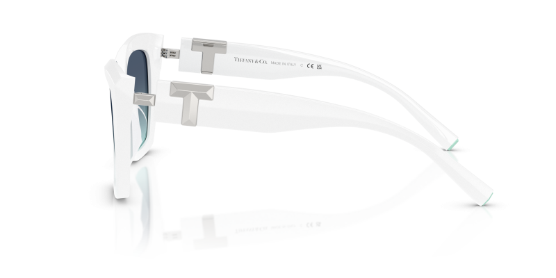 แว่นกันแดด Tiffany & Co TF4239U 83929S มุมข้าง โลโก้ T บนบานพับขาแว่น