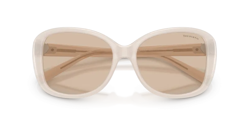 Tiffany & Co TF4257U 845893 close-up ด้านหน้า