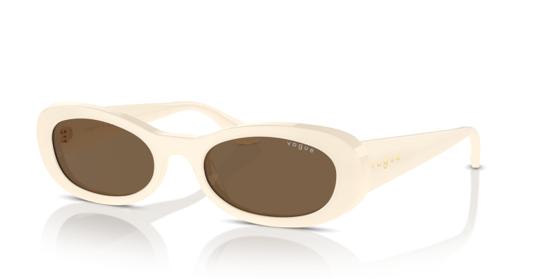 แว่นกันแดด Vogue VO5582S-316773 Full Ivory Dark Brown Vogue VO5582S 316773 แว่นกันแดดสีขาวงาช้างโปร่งแสง สำหรับผู้หญิง
