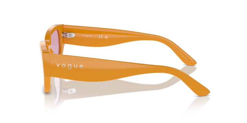 แว่นกันแดด Vogue VO5586S-315976 มุมข้าง สีส้มแดงต่อเนื่องทั้งขาแว่น