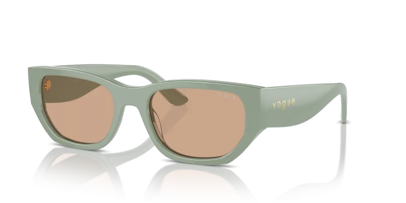 แว่นกันแดด Vogue VO5586S-3161/3 Full Light Green Dark Brown Vogue VO5586S 3161/3 แว่นกันแดดสีเขียวอ่อนแบบเต็ม ผู้หญิง