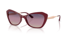 Vogue VO5626S 2875U6 แว่นกันแดดสีเชอร์รีเข้มเลนส์ไล่สี สำหรับผู้หญิง