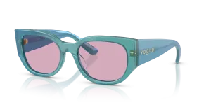 Vogue VO5641SU 323576 แว่นกันแดดเขียวไข่มุกโปร่งใส สำหรับผู้หญิง