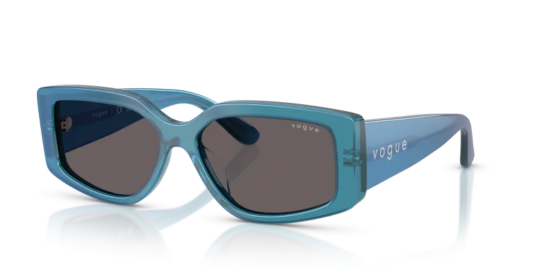 แว่นกันแดด Vogue VO5642SU-323787 Transparent Pearl Blue Black Smoke Vogue VO5642SU 323787 แว่นกันแดดสีน้ำเงินไข่มุกโปร่งใส เลนส์สโมคดำ ผู้หญิง