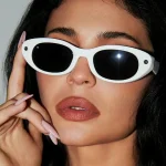 แว่น Meta Starfire Kylie Edition กรอบ Ivory เลนส์ Black ภาพขณะสวมใส่ แว่น Meta Starfire Kylie Edition กรอบ Ivory เลนส์ Black ภาพขณะสวมใส่