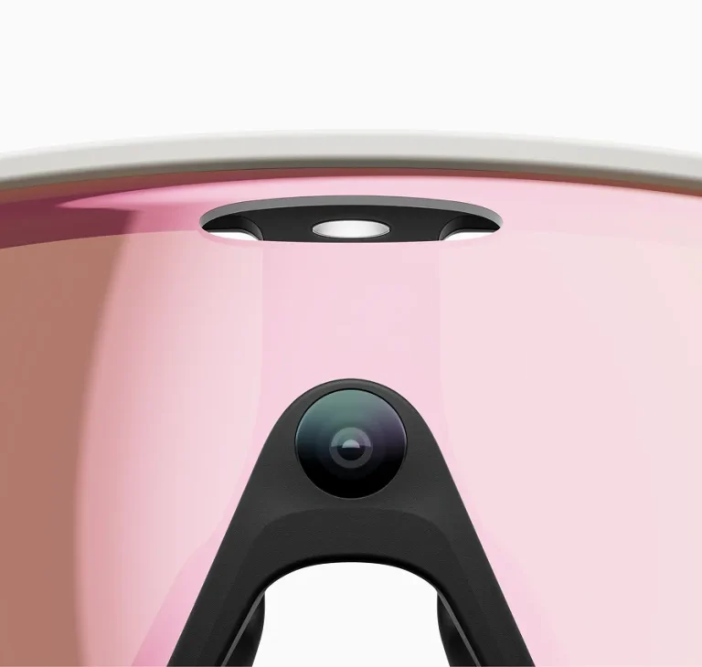 ไฟ Capture LED บริเวณกึ่งกลาง Oakley Meta Vanguard