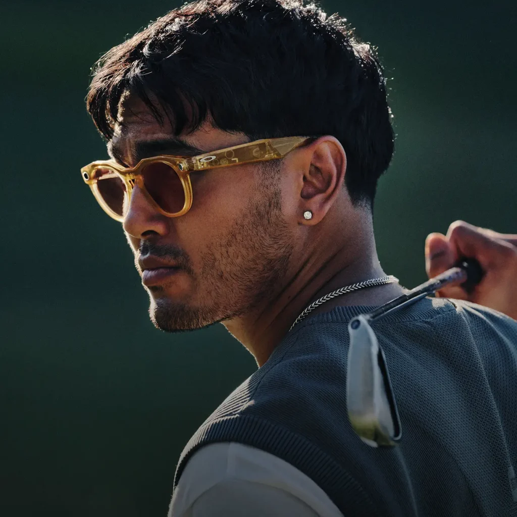 นักกอล์ฟสวม Oakley Meta HSTN