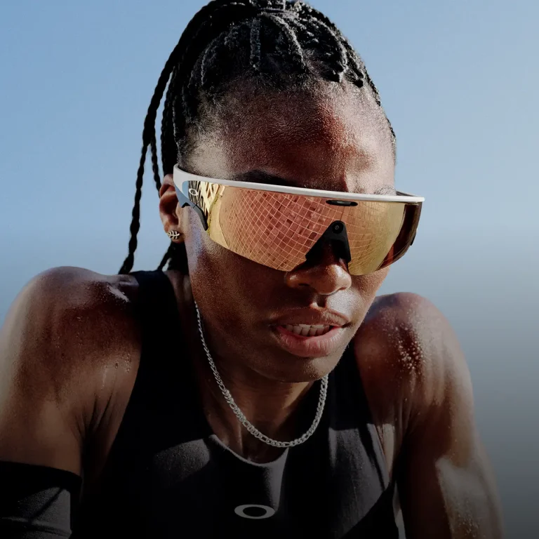 นักกีฬาสวม Oakley Meta Vanguard ในแคมเปญผู้ผลิต