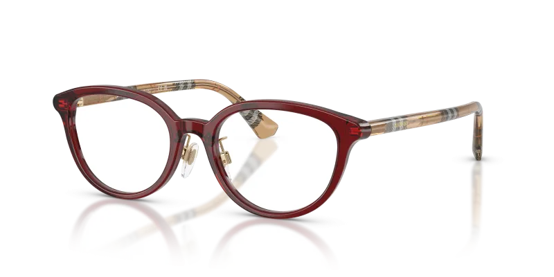 แว่นสายตา Burberry BE2435D-4176 มุมเฉียง กรอบทรงแฟนทอสสีบอร์โด ขาแว่นสีทรายลายหมากรุก สำหรับผู้หญิง