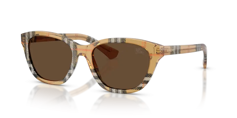 แว่นกันแดด Burberry BE4486-416373 Check Sand Dark Brown แว่นกันแดด Burberry BE4486-416373 มุมเฉียง กรอบอะซิเตทสีทรายลายหมากรุก เลนส์สีน้ำตาลเข้ม สำหรับผู้หญิง
