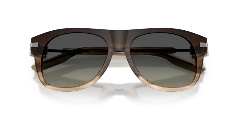 แว่นกันแดด Dolce & Gabbana DG4546-348411 ไล่ระดับสีเทาแถบ close-up ด้านหน้า