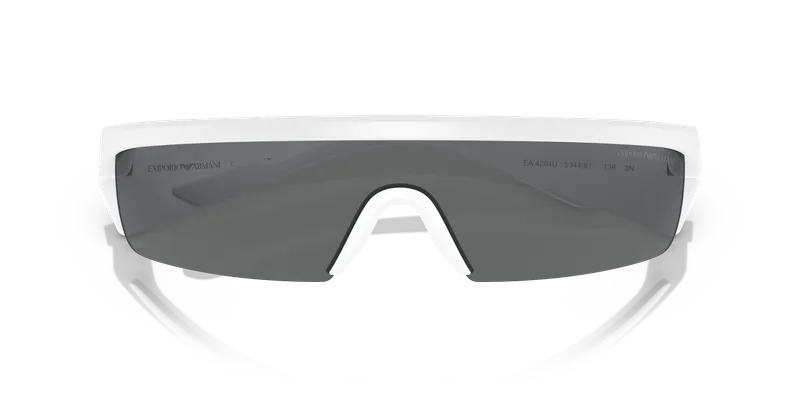 แว่นกันแดด Emporio Armani EA4204U-534487 ระยะใกล้หน้ากรอบขาวด้านและเลนส์เทาเข้ม