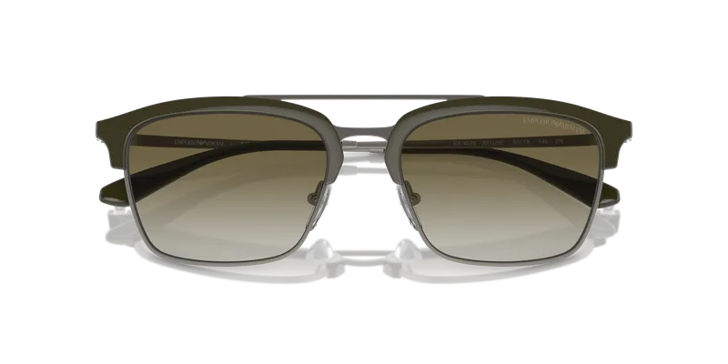แว่นกันแดด Emporio Armani EA4228-30038E ระยะใกล้คู่สีเขียวกับกันเมทัลและเลนส์เขียวไล่ระดับ