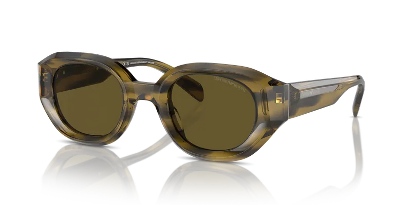 แว่นกันแดด Emporio Armani EA4230U-614873 มุมเฉียง กรอบลายแถบเขียวผิวขัดเงา
