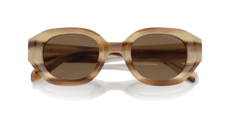 แว่นกันแดด Emporio Armani EA4230U-615073 รายละเอียดลายแถบและผิวหน้ากรอบสีเบจ