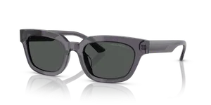 แว่นกันแดด Emporio Armani EA4233U-610687 มุมเฉียง กรอบเรขาคณิตเทาโปร่งใส