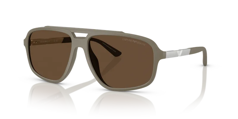 แว่นกันแดด Emporio Armani EA4236U-543773 Matte Beige Dark Brown แว่นกันแดด Emporio Armani EA4236U-543773 มุมเฉียง แว่นทรงนักบินสีเบจด้าน
