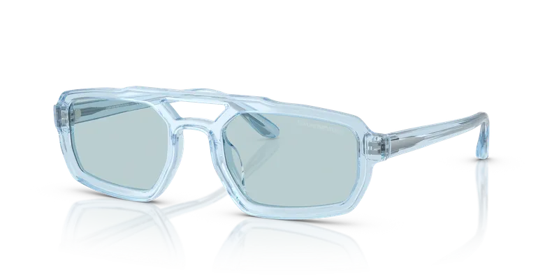 แว่นกันแดด Emporio Armani EA4240U-6204/1 Shiny Transparent Light Blue แว่นกันแดด Emporio Armani EA4240U-6204/1 มุมเฉียง แว่นเรขาคณิตสีฟ้า