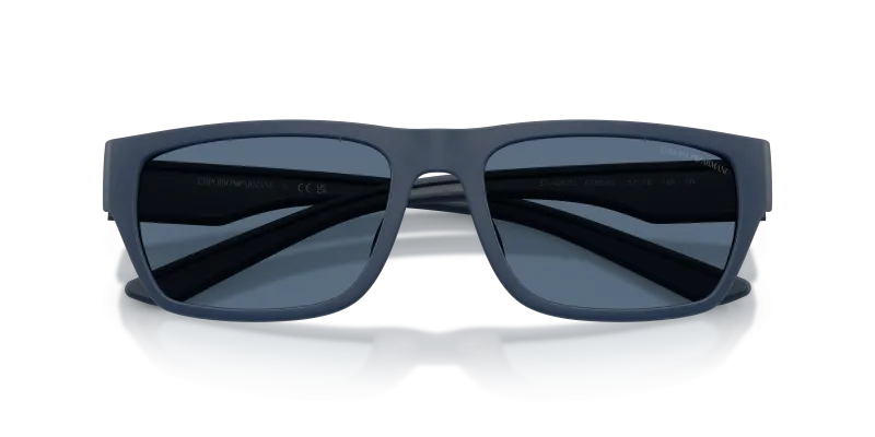 แว่นกันแดด Emporio Armani EA4267U-618580 close-up ด้านหน้า ผิวสีน้ำเงินด้านรับเบอร์