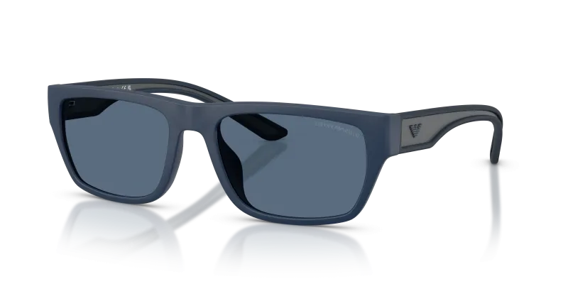 แว่นกันแดด Emporio Armani EA4267U-618580 มุมเฉียง กรอบทรงหมอนสีน้ำเงินด้านรับเบอร์ เลนส์สีน้ำเงินเข้ม สำหรับผู้ชาย