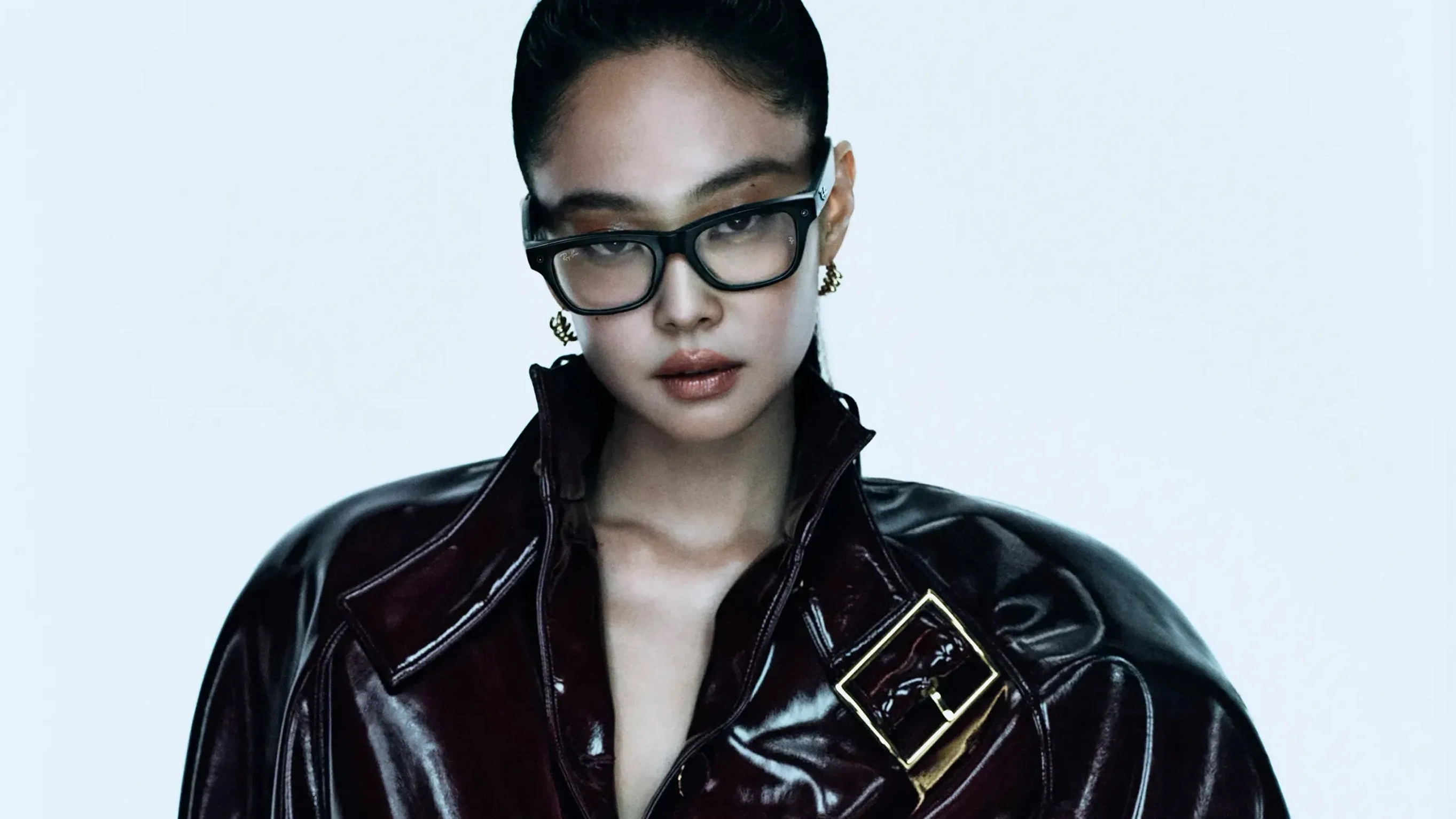 Jennie สวม Rayban Meta Blayzer Optics Gen 2
