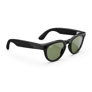 Right quarter view of Rayban Meta Headliner glasses with Shiny Black frames with Green sun lenses.
