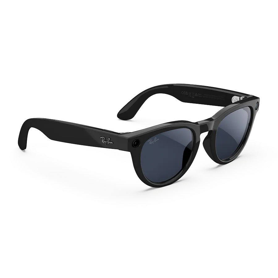 Right quarter view of Rayban Meta glasses with Shiny Black frames with Clear to Sapphire Transitions® lenses.