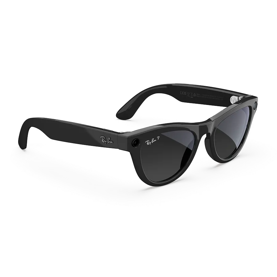 Right quarter view of Rayban Meta glasses with Shiny Black frames with Polarised Gradient Graphite sun lenses.